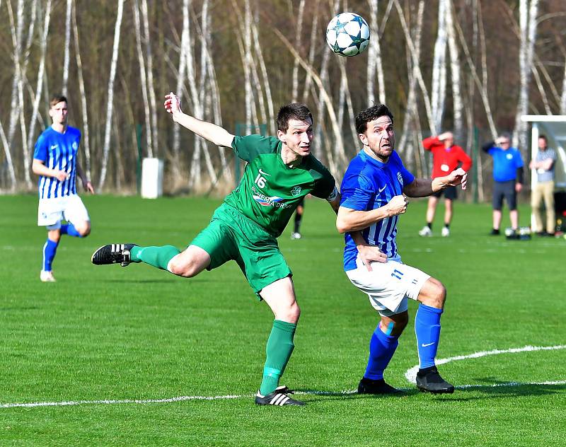 Fotbalisté Ostrova dosáhli proti Nymburku (v zeleném) na důležitou výhru 3:2.