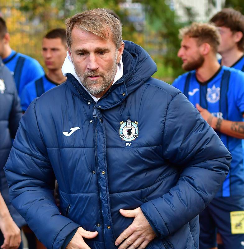 Fotbalisté Sokolova museli skousnout porážku 0:1 od Domažlic, kterou Chodům zařídil parádní trefou Jan zajíček.