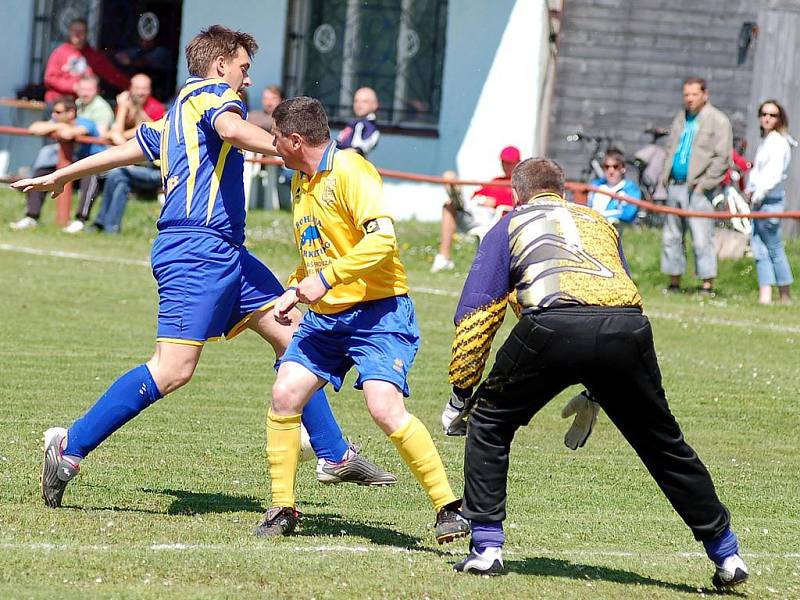 Ve 22. kole III. fotbalové třídy uspěl na domácí půdě celek Abertam, který si poradil s nováčkem soutěže Děpoltovicemi v poměru 3:0.