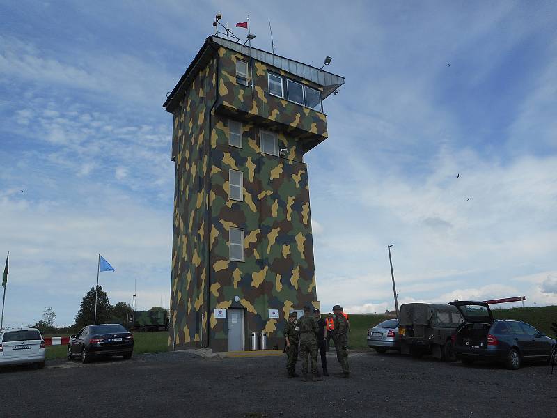 Vojáci z protiletadlového pluku ve Strakonicích se ve středu rozloučili se starými raketovými komplety typu Strela-10.