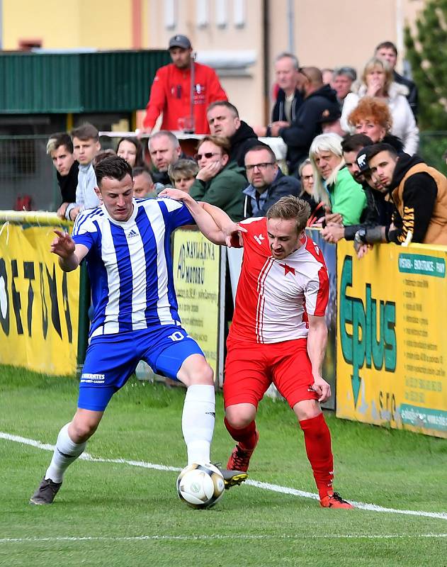 Dva body vyválčila ve vloženém 34. kole Fortuna ČFL na dvorském stadionu Slavia, která nejdříve uhrála s Převýšovem nerozhodný výsledek 1:1 a poté k tomu přidala druhý, bonusový bod z rozstřelu.