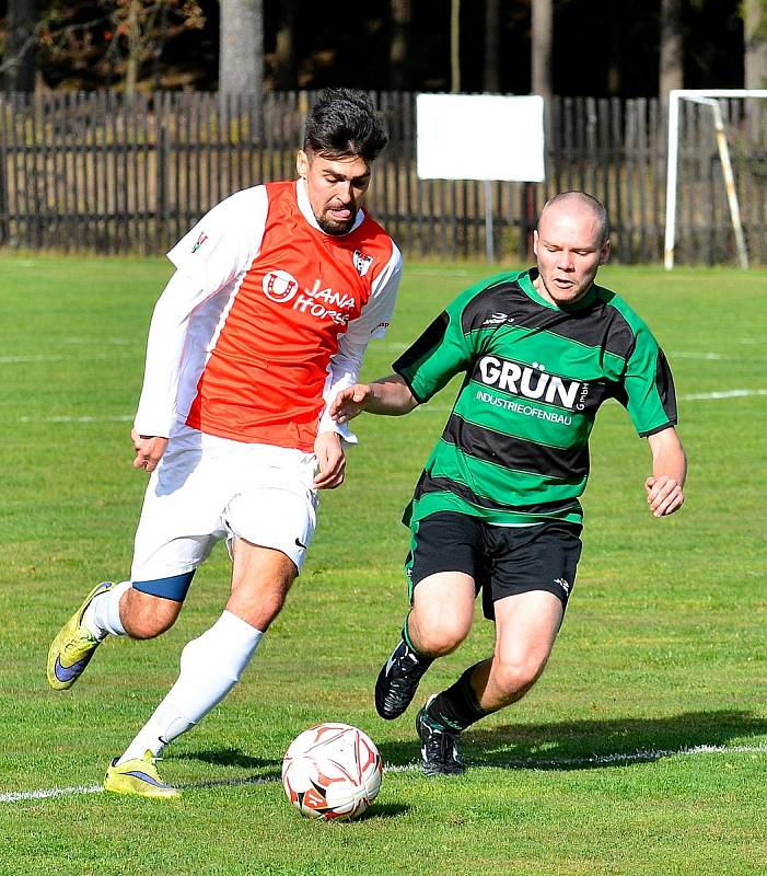 Čtyři branky vstřelil o víkendu Verušičkám kapitán Ajaxu Kolová Jakub Gábner (v červenobílém).