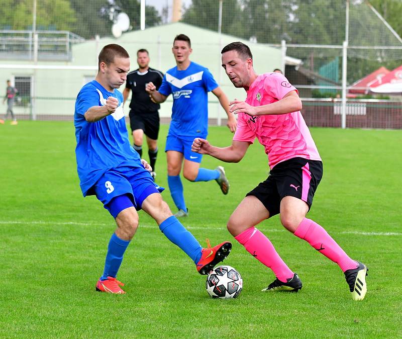 Cenný bod si připsala ve 4. kole krajské I. A třídě na konto rezerva FK Ostrov, která dosáhla v souboji s TJ Karlovy Vary-Dvory po výsledku 1:1 na bodový zisk.