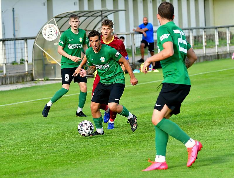 Čtyři branky museli skousnout fotbalisté Baníku Sokolov v duelu s béčkem Dukly Praha na stadionu v Blšanech.