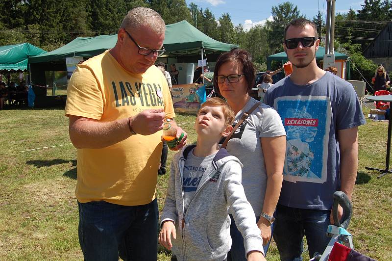 Na Velkém Rybníce se v sobotu konala benefiční akce, jejíž výtěžek půjde rodině Přibilových z Karlových Varů. Jejích syn Filip trpí těžkou poruchou zvanou glykosylace.