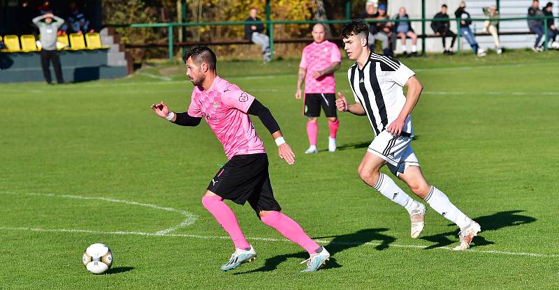 Fotbalisté Karlovy Vary-Dvory dosáhli v podzimní části již na sedmou výhru, když v dohrávce 6. kola I. A třídy porazili Skalnou 4:3.