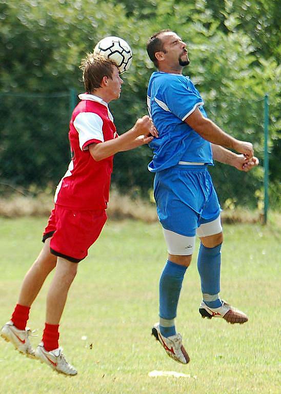 Kyselka. Tak ta si připsala na své konto triumf na fotbalovém turnaji, který pořádala na hřišti v Žalmanově TJ Stružná