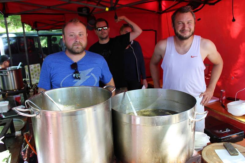 Multižánrový hudební festival Povaleč ve Valči.