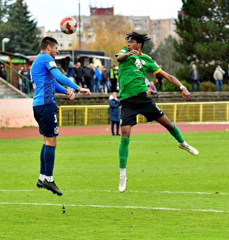 Fotbalisté Sokolova museli skousnout porážku 0:1 od Domažlic, kterou Chodům zařídil parádní trefou Jan zajíček.