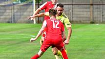 Přeštice (ve žlutém) urvaly cenný skalp třetiligové karlovarské Slavie, kterou porazily na starorolském pažitu v poměru 1:0.