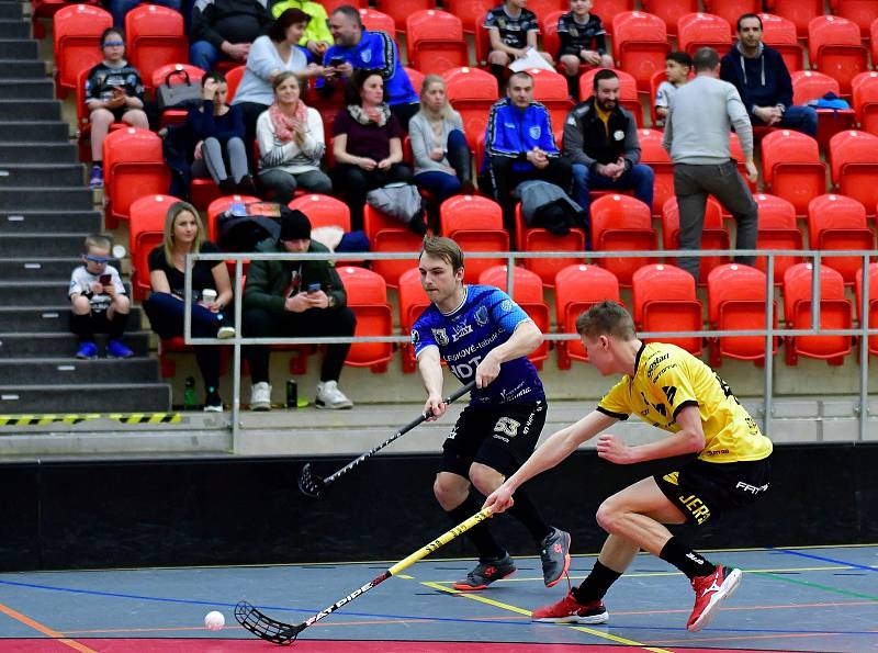 Hurricáni ovládli základní část 1.ligy, posléze byla v následném play-off prvoligová soutěž předčasně ukončena. Svůj Superligový sen tak museli hráči z města minerálních pramenů prozatím odložit na neurčito.