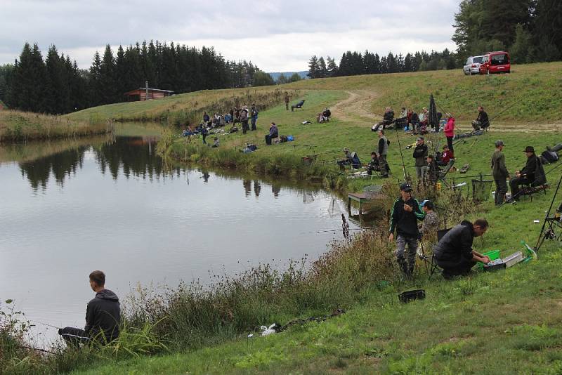 U rybníka Petr nedaleko Andělské hory, se konaly rybářské závody.