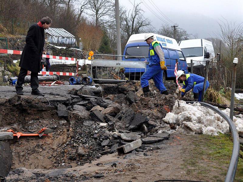 V Radošově na Karlovarsku se sesunul svah do řeky Ohře