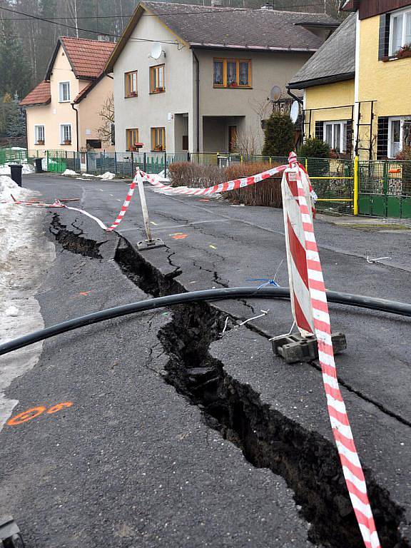 V Radošově na Karlovarsku se sesunul svah do řeky Ohře