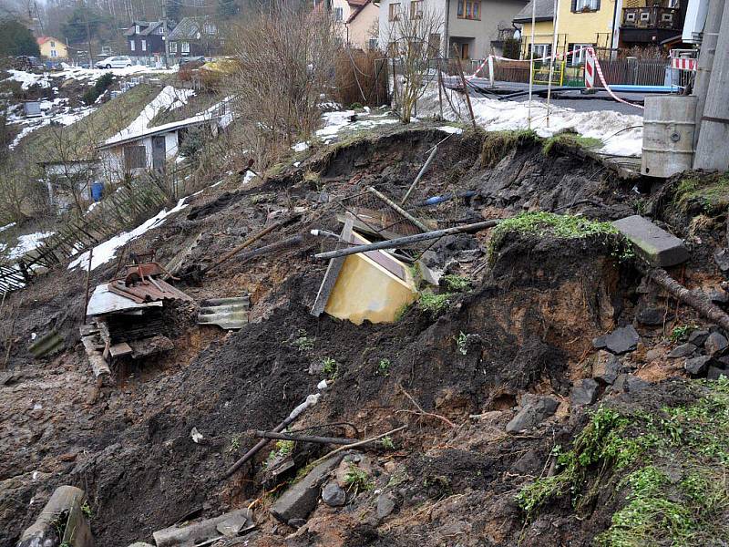 V Radošově na Karlovarsku se sesunul svah do řeky Ohře