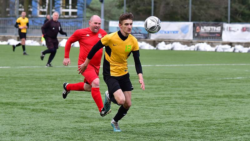 Pila (v červeném) porazila béčko Olympie 2:0, slavila druhou jarní výhru.