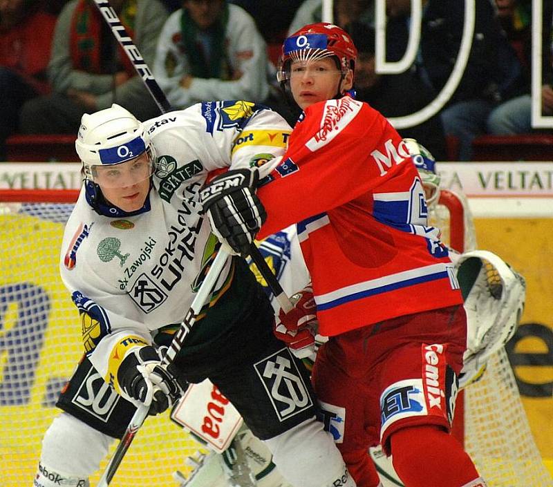 Ze zápasu 23. kola hokejové extraligy Energie Karlovy Vary (v bílém) - Mountfield České Budějovice.