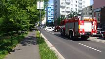Při vážné nehodě v Karlových Varech zemřel motorkář.