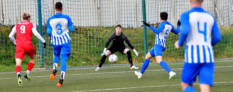 Ostrov udělal vítěznou tečku, porazil mladíky Slavie, slavil výhru 5:2.