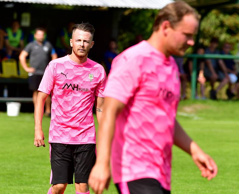 Cenný bod si připsala ve 4. kole krajské I. A třídě na konto rezerva FK Ostrov, která dosáhla v souboji s TJ Karlovy Vary-Dvory po výsledku 1:1 na bodový zisk.