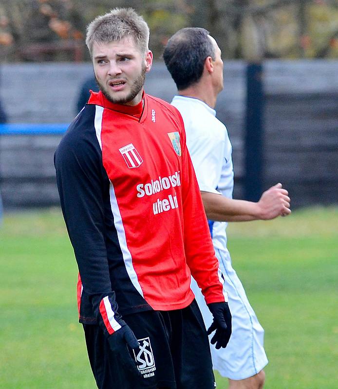 Cennou výhru si připsal v derby s Horním Slavkovem (v bílém) na své konto chodovský Spartak (v červenočerném), když nakonec rozhodl o své výhře 2:1 v 90.minutě.