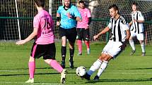 Fotbalisté Karlovy Vary-Dvory dosáhli v podzimní části již na sedmou výhru, když v dohrávce 6. kola I. A třídy porazili Skalnou 4:3.