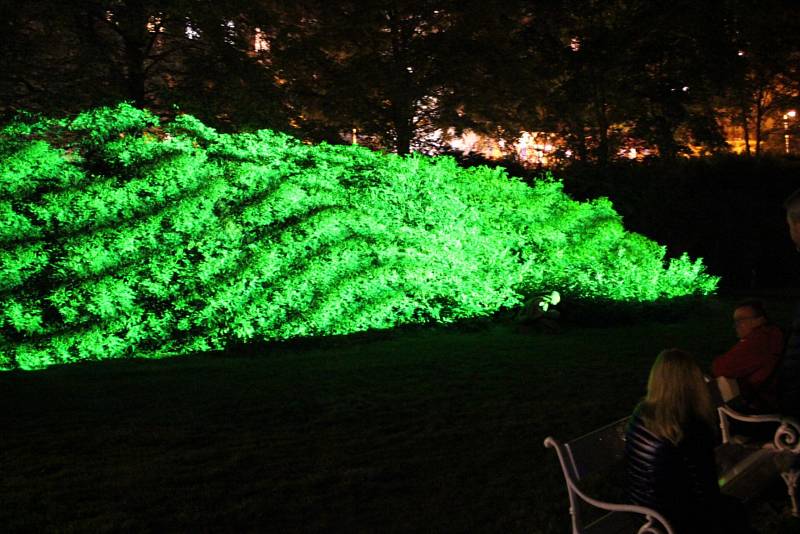 Festival světla VaryZáří, letos na počet 100. výročí vzniku státu.