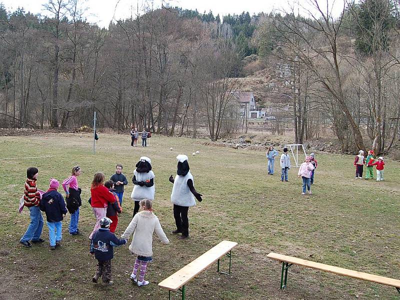 V botanické zahradě v Bečově se konalo tradiční vítání jara, které přilákalo davy návštěvníků.