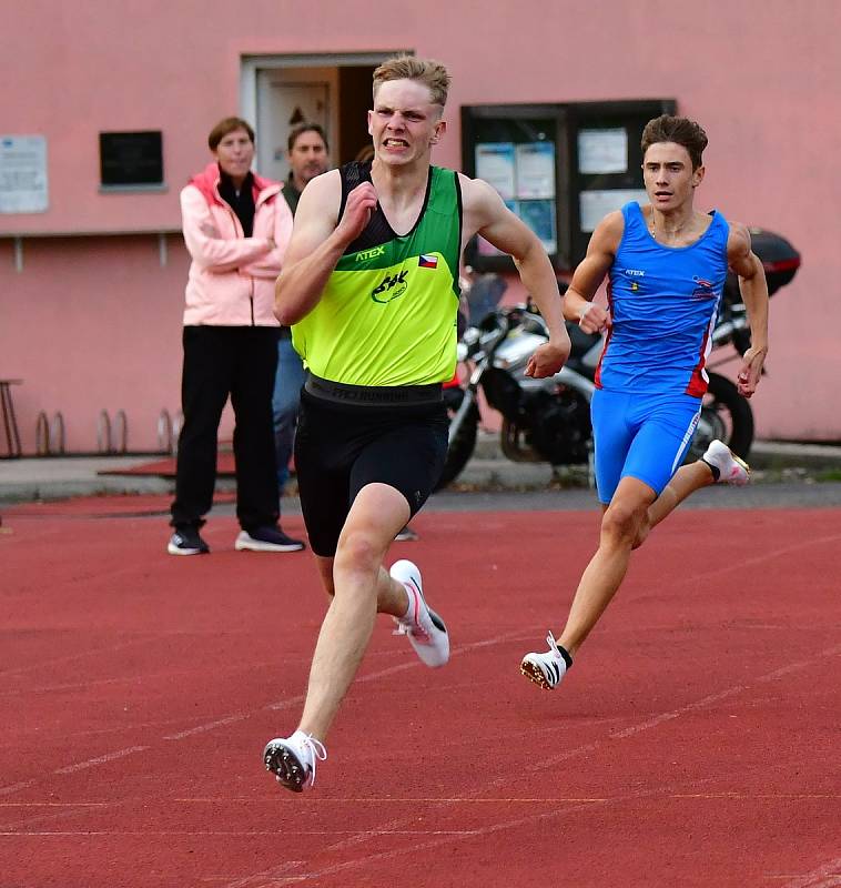 Karlovarské kontrolní závody uspořádal v týdnu na městském atletickém stadionu v lázeňském městě Triatlet Karlovy Vary.