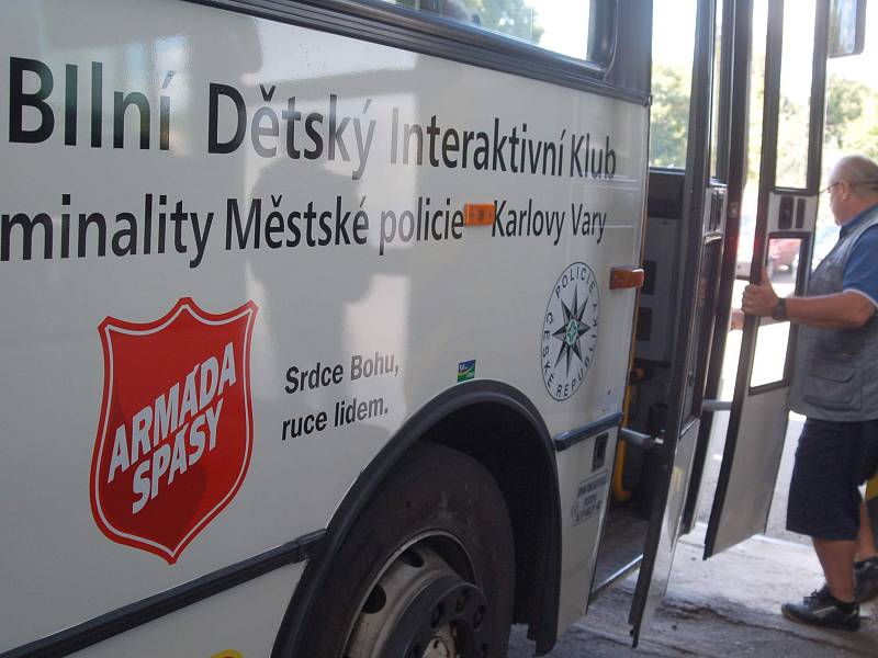 SPECIÁLNÍ AUTOBUS MOBIDIK mohou navštěvovat všichni kluci a holky od 6 do 15 let. 