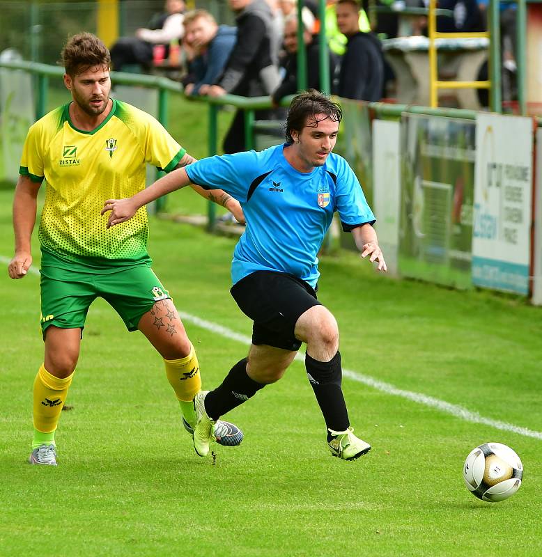 Dvory (ve žlutém) porazily 7:0 výběr Lomnice.