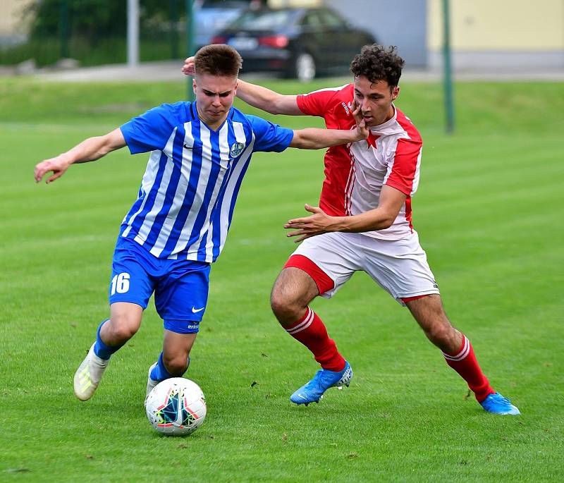 Třináct kousků nasázel bez milosti na rozloučenou s Turnajem KKFS ostrovský FK rezervě karlovarské Slavie.