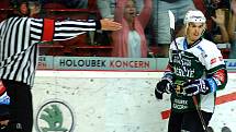 Hokejisté karlovarské Energie (v zeleném) porazili na vlastním ledě Litvínov 5:1.
