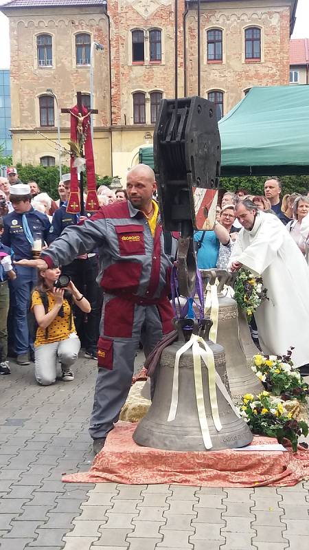 Kostel Povýšení svatého Kříže v karlovarských Rybářích může od soboty opět zvonit.