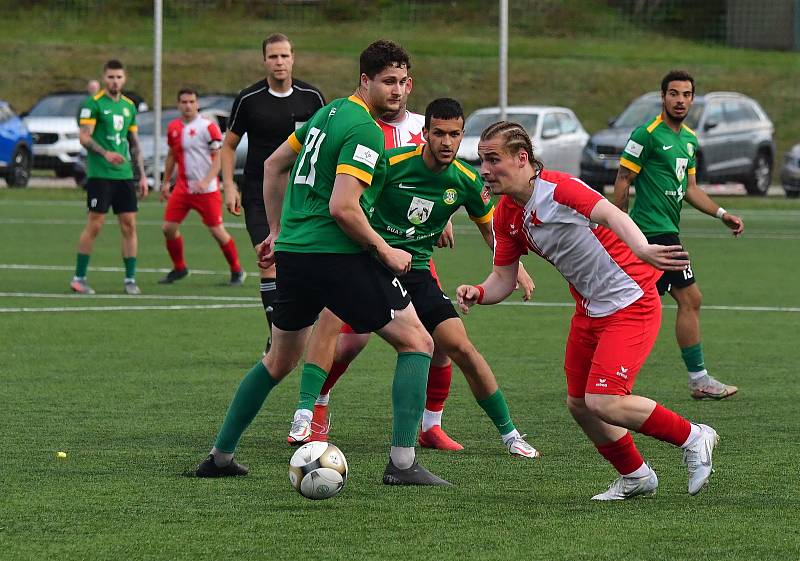 Karlovarská Slavia udělala za jarní částí Fortuna ČFL vítěznou tečku, když v derby porazila Baník Sokolov 5:1.