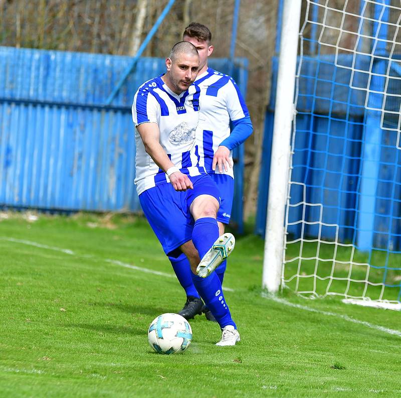 Karlovarská Lokomotiva porazila Nejdek 3:0.