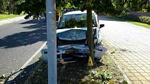 Požáry strojů, lesa i nehody aut a motorkářů. Hasiči zasahovali u 55 událostí