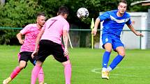 Cenný bod si připsala ve 4. kole krajské I. A třídě na konto rezerva FK Ostrov, která dosáhla v souboji s TJ Karlovy Vary-Dvory po výsledku 1:1 na bodový zisk.