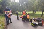 Požáry strojů, lesa i nehody aut a motorkářů. Hasiči zasahovali u 55 událostí