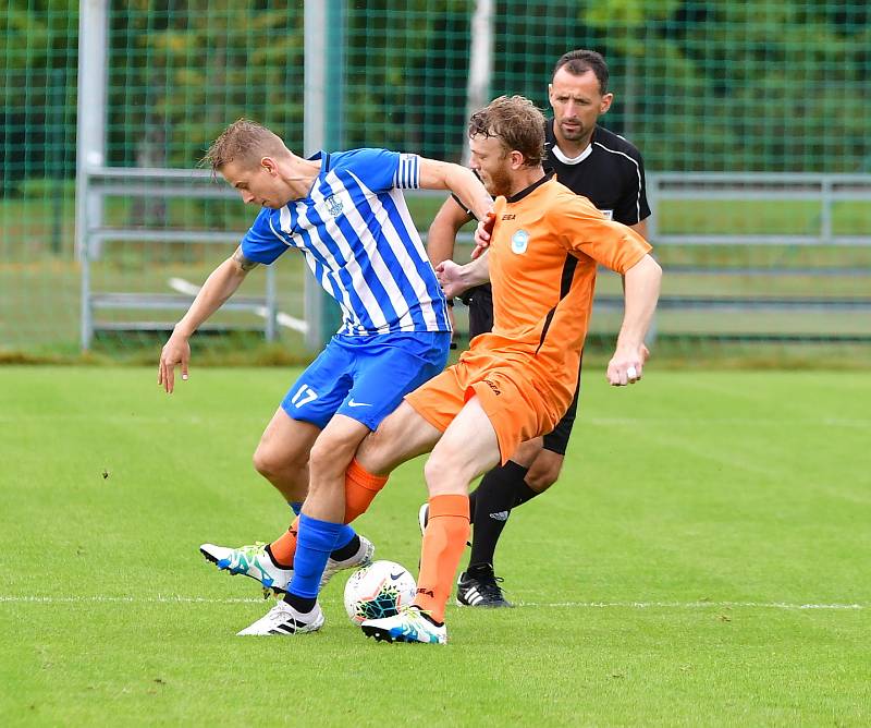 Fotbalový podzim FK Ostrov pohledem fotoaparátu.