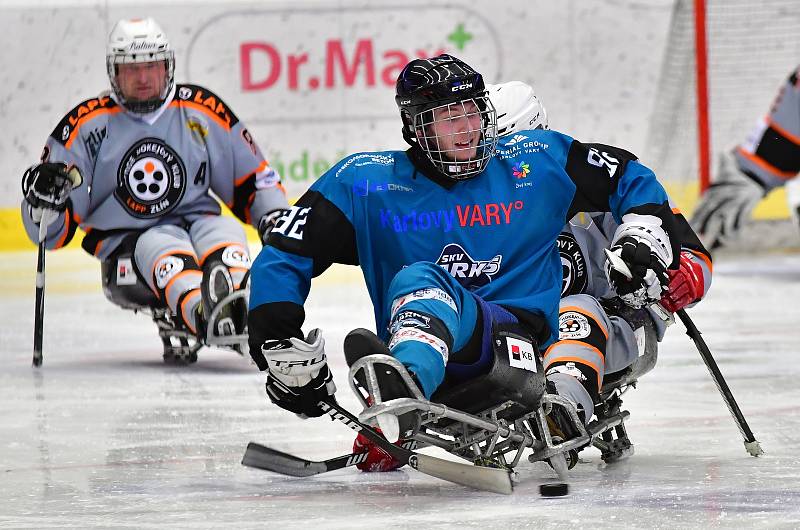 Para hokejisté SKV Sharks Karlovy Vary uhájili para hokejový trůn. V KV Aréně obstál nejlepší tým základní části i ve druhé finálové bitvě, ve které slavil výhru 6:3 nad Zlínem.