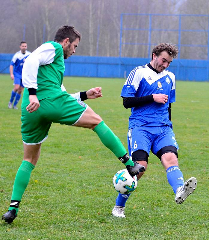 I když Vojkovice (v zeleném) během souboje s Nejdkem B dvakrát prohrávaly, nakonec se radovaly z výhry 3:2.