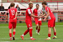 Fotbalisté rezervy karlovarské Slavie uspěli v Citicích, odkud si odvezli výhru 5:1. 