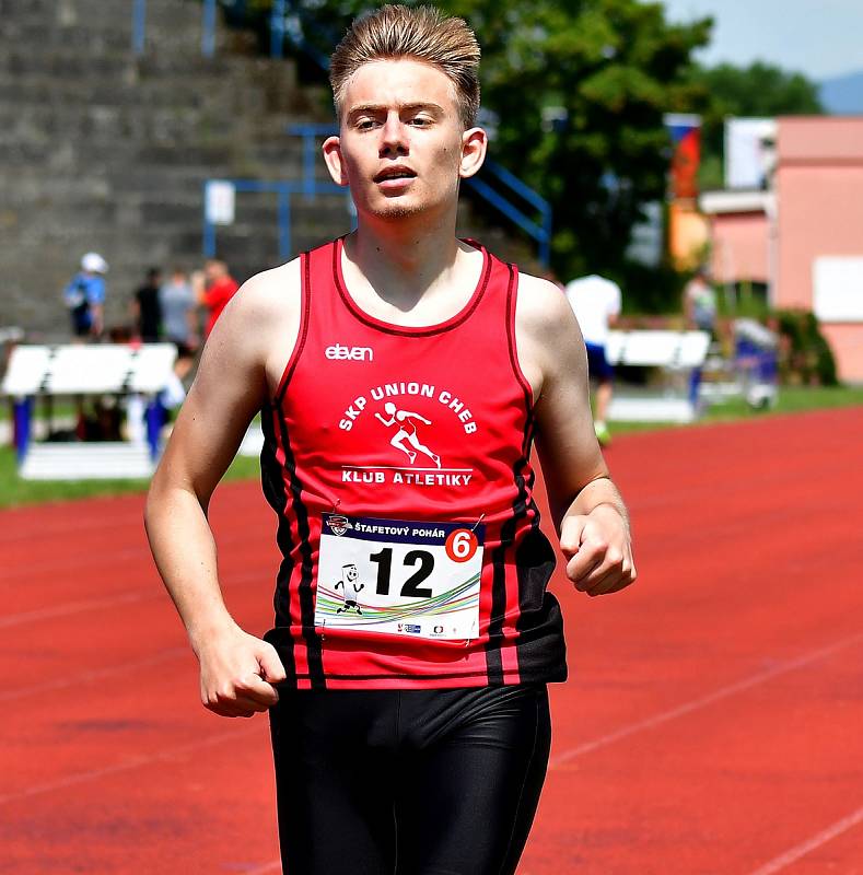 Atletická bitva tří krajů. Tu hostily o víkendu v rámci 1. kola OMD dorostu a juniorů Karlovarského, Plzeňského a Jihočeského kraje Karlovy Vary.