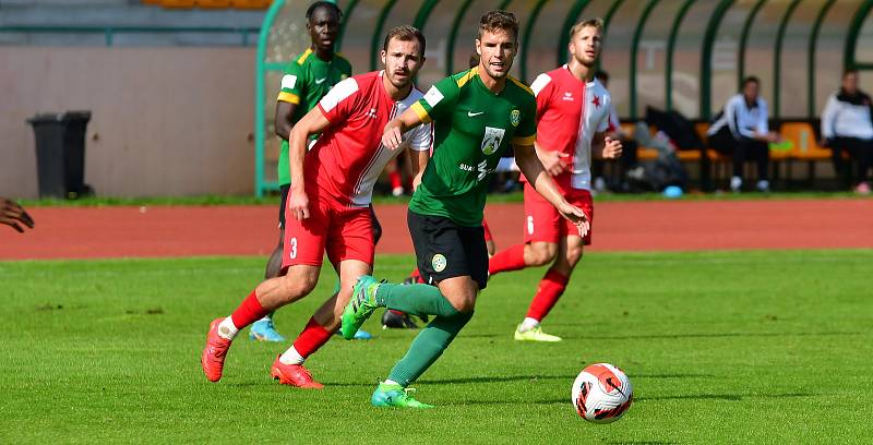 Sokolov porazil v třetiligovém derby karlovarskou Slavii 3:1.