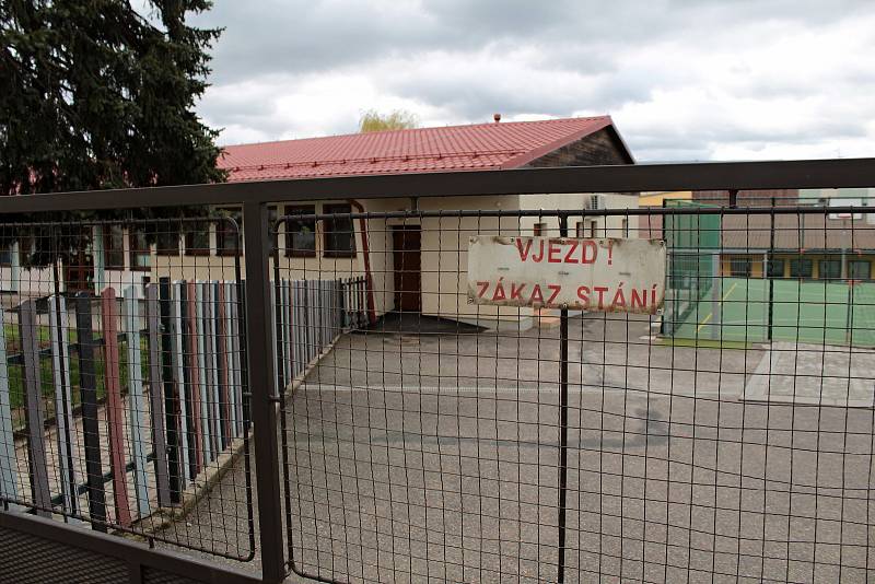 Vchod do areálu Mateřské školy Na Karlově v Benešov.