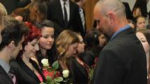Slavnostní předání maturitních vysvědčení absolventům Obchodní akademie Neveklov.