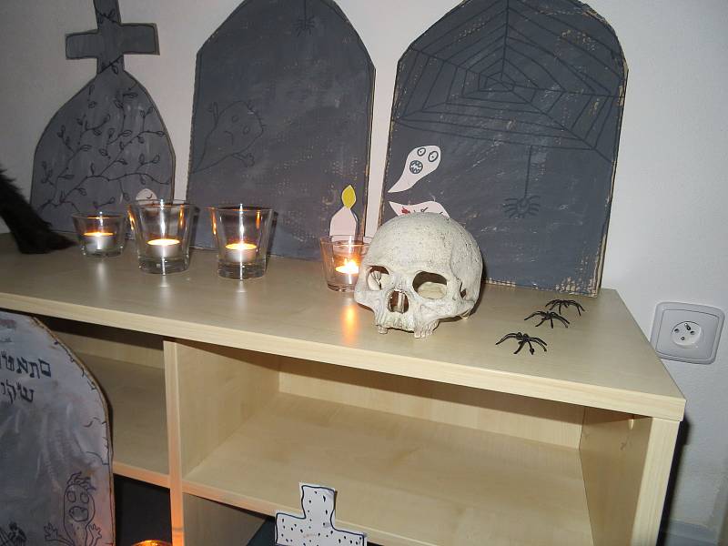 Halloweenská strašidelná stezka v mračské mateřince MiniSvět.