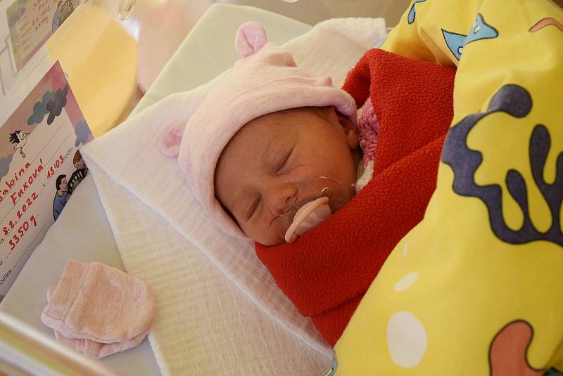 Sabina Fuxová se Šárce Barešové a Josefu Fuxovi narodila v benešovské nemocnici 8. února 2022 v 13.03 hodin, vážila 3350 gramů. Rodina bydlí v Mrači.