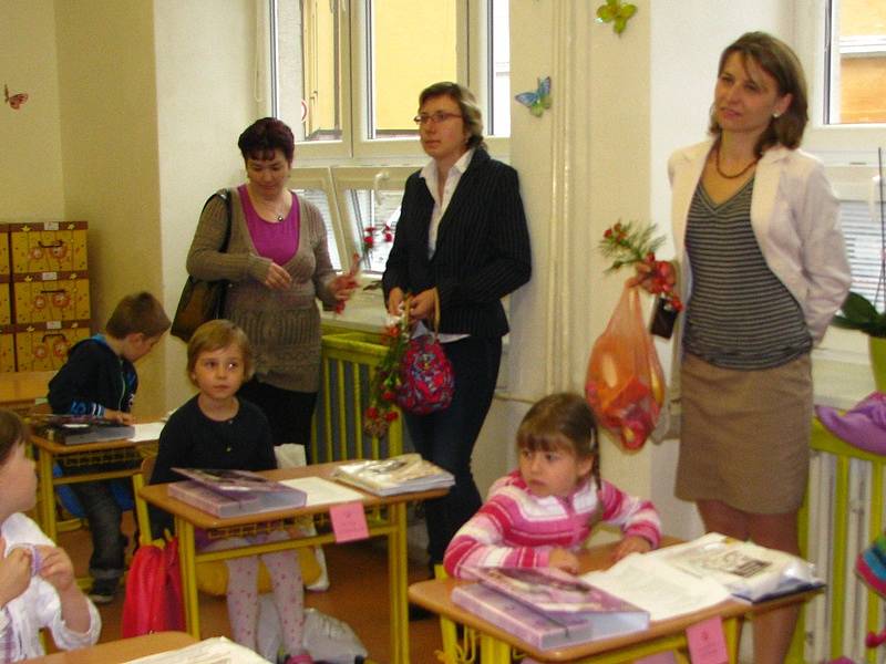 Ve Vrchotových Janovicích zahajovala škola 1. září v sokolovně.